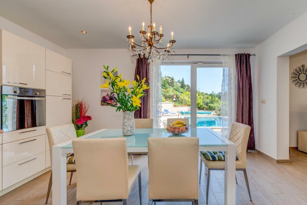 Holiday Home Figa Omiš Zewnętrze zdjęcie