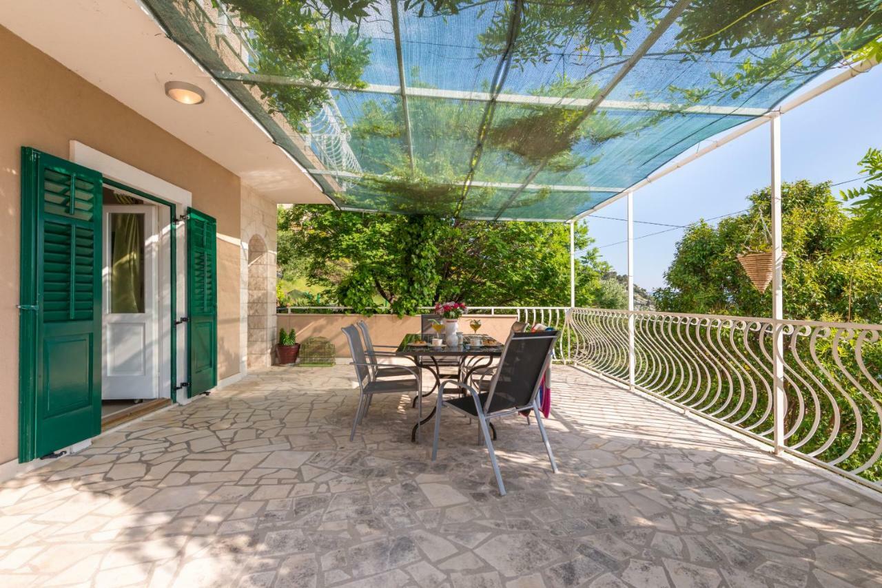 Holiday Home Figa Omiš Zewnętrze zdjęcie