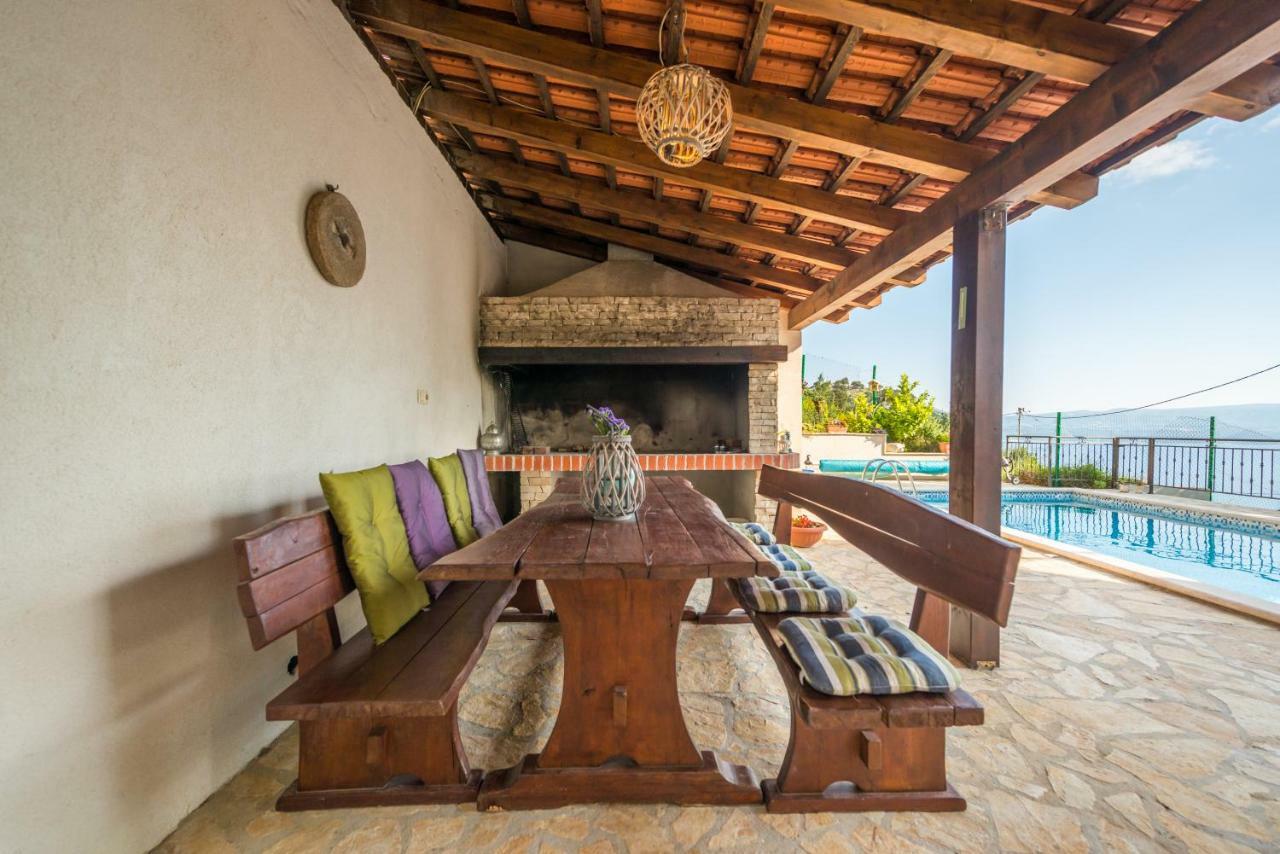 Holiday Home Figa Omiš Zewnętrze zdjęcie