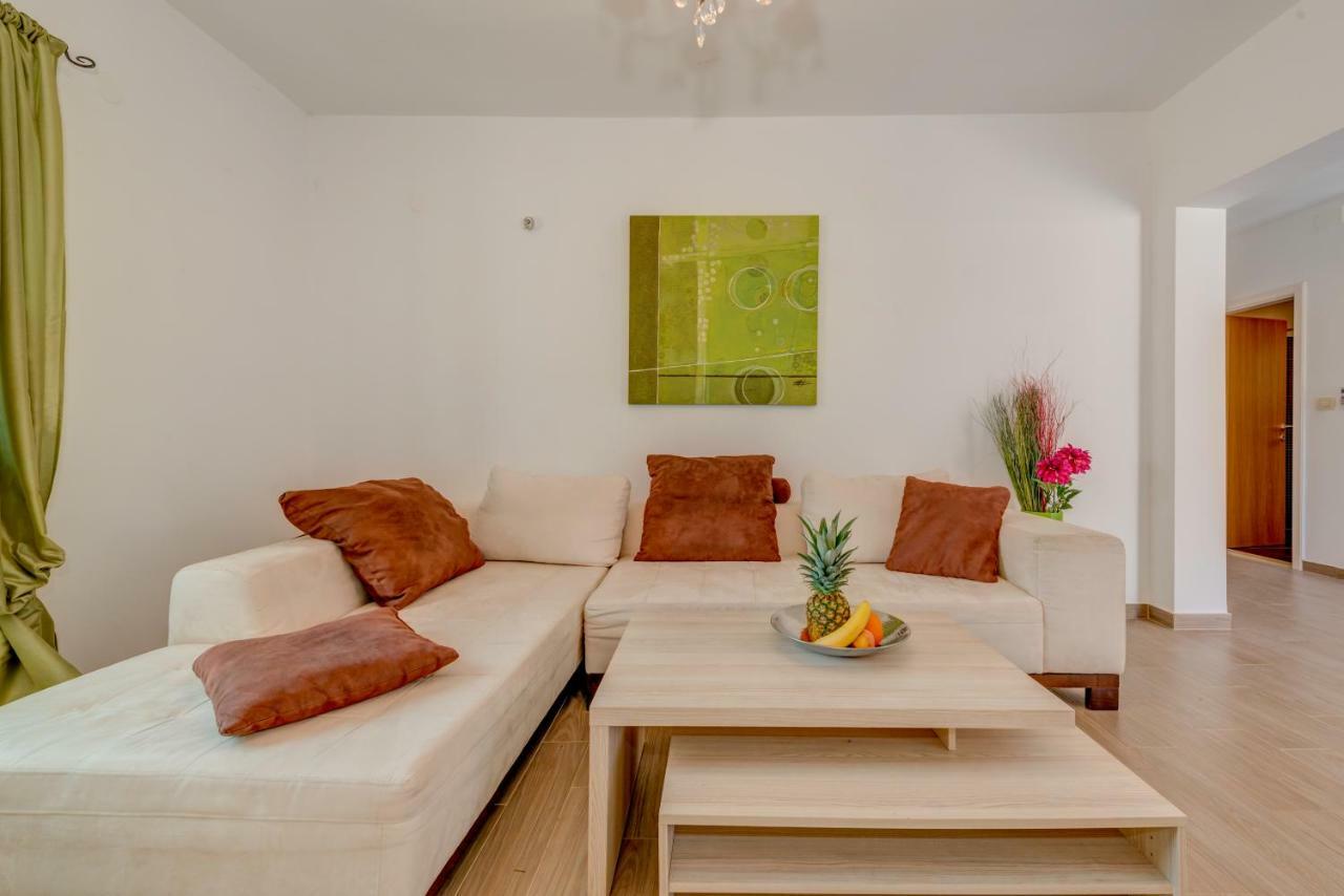 Holiday Home Figa Omiš Zewnętrze zdjęcie