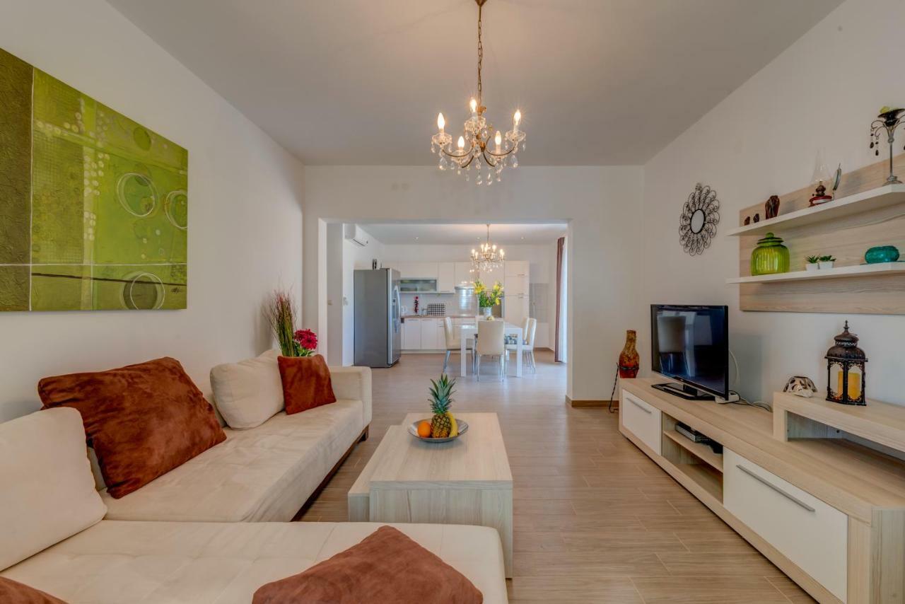Holiday Home Figa Omiš Zewnętrze zdjęcie